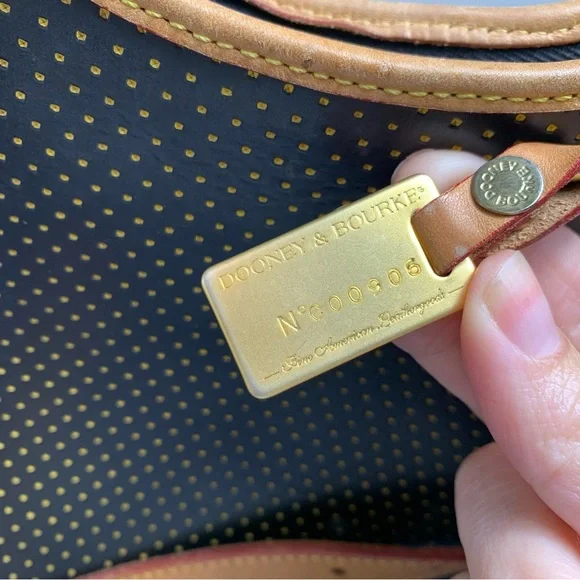 DOONEY & BOURKE | Vintage Shoulder Bag - Picture 5 of 17